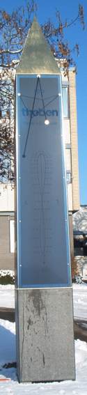 Obelisk. obélisque ; Haigerloch ; 5 m 70 / 80 cm, 3 t ; Granit, Glas, Edelstahl ; Granit, verre, acier ; unikate ; pièces uniques ; Unikate ; Haigerloch